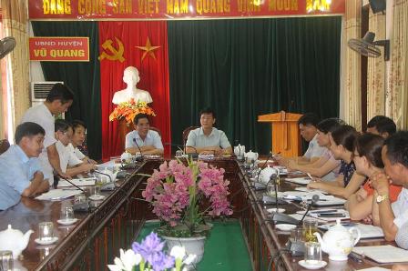 UBND huyện họp bàn giải pháp thu ngân sách 2018.