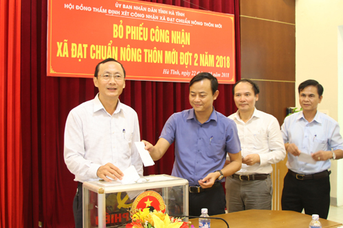 Hội đồng thẩm định bỏ phiếu công nhận 3 xã đạt chuẩn NTM đợt 2 năm 2018
