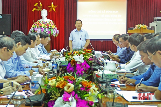 Bí thư Tỉnh ủy kiểm tra sản xuất tại Cẩm Xuyên