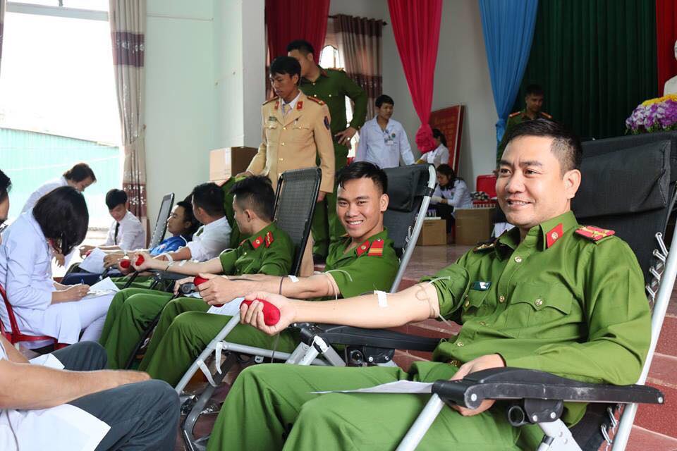 2 Tham gia tình nguyện hiến máu đợt 1 2018 044436