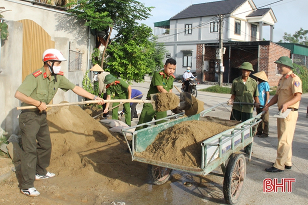 Lộc Hà ra quân làm nông thôn mới mừng thành công Đại hội Đảng bộ huyện