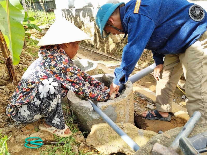 nguoi dan xay dung ho lang loc xu ly nuoc thai sinh hoat