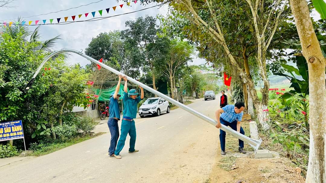 de duoc duc bang xi mang khoang cach giua cac cot dien la 30m