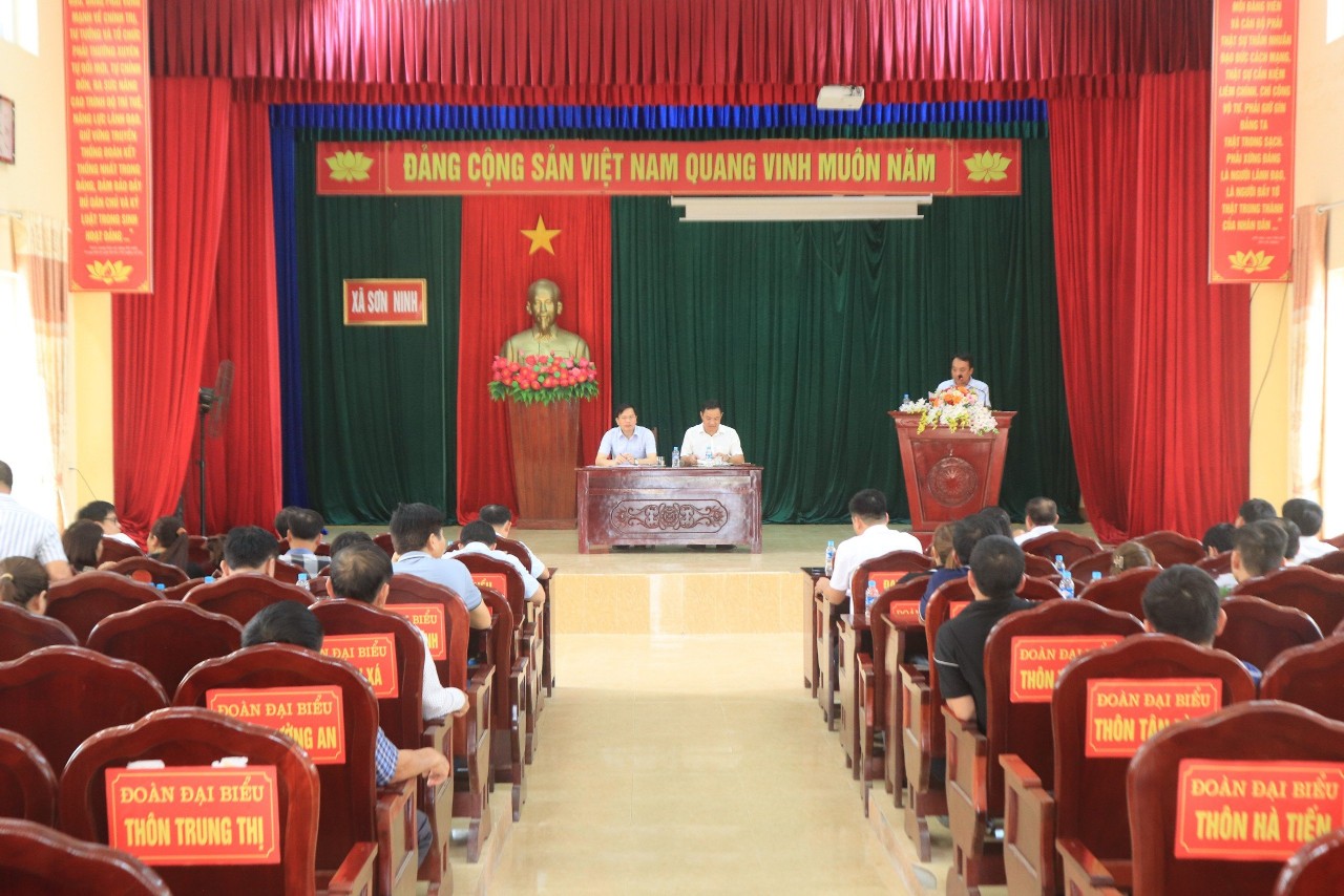 toan canh buoi lam viec
